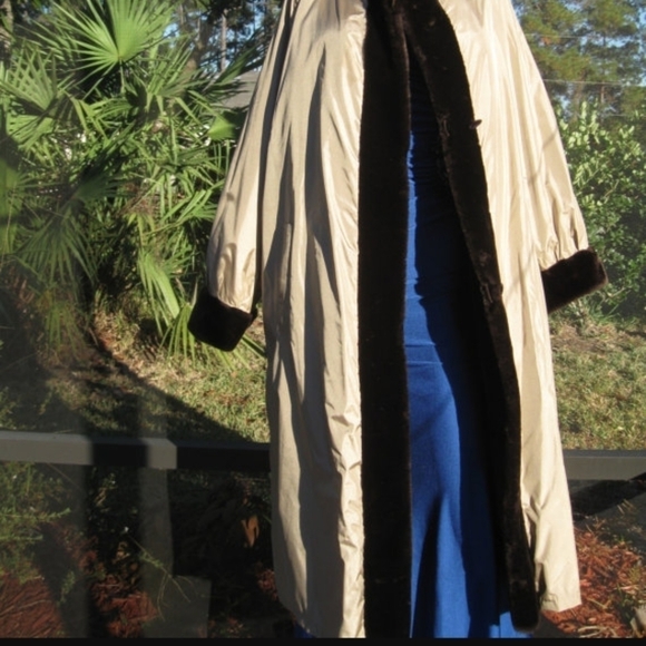 PLUSH VINTAGE SHEERED MINK FAUX FUR REVERSIBLE FULL LENGTH RAIN COAT SIZE MEDIUM - Picture 4 of 8